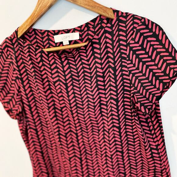 LOFT Geometric Print Lightweight Blouse Red Black Size Small EUC - Picture 5 of 15